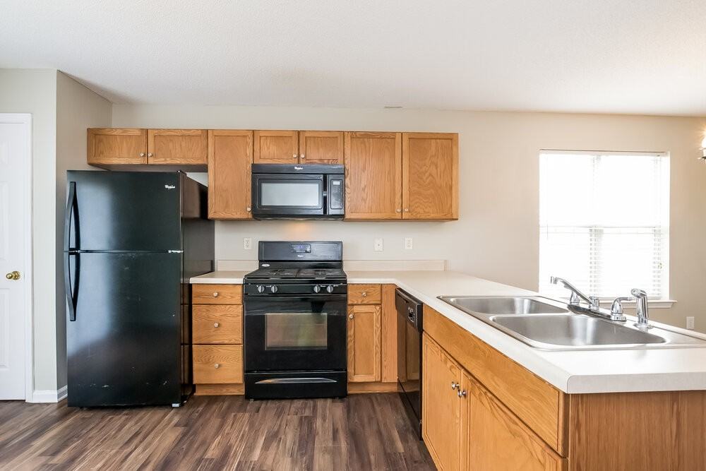 311 Bainbridge Cir - Photo 6 of 15