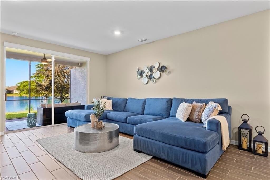 14644 Edgewater Cir - Photo 3 of 37