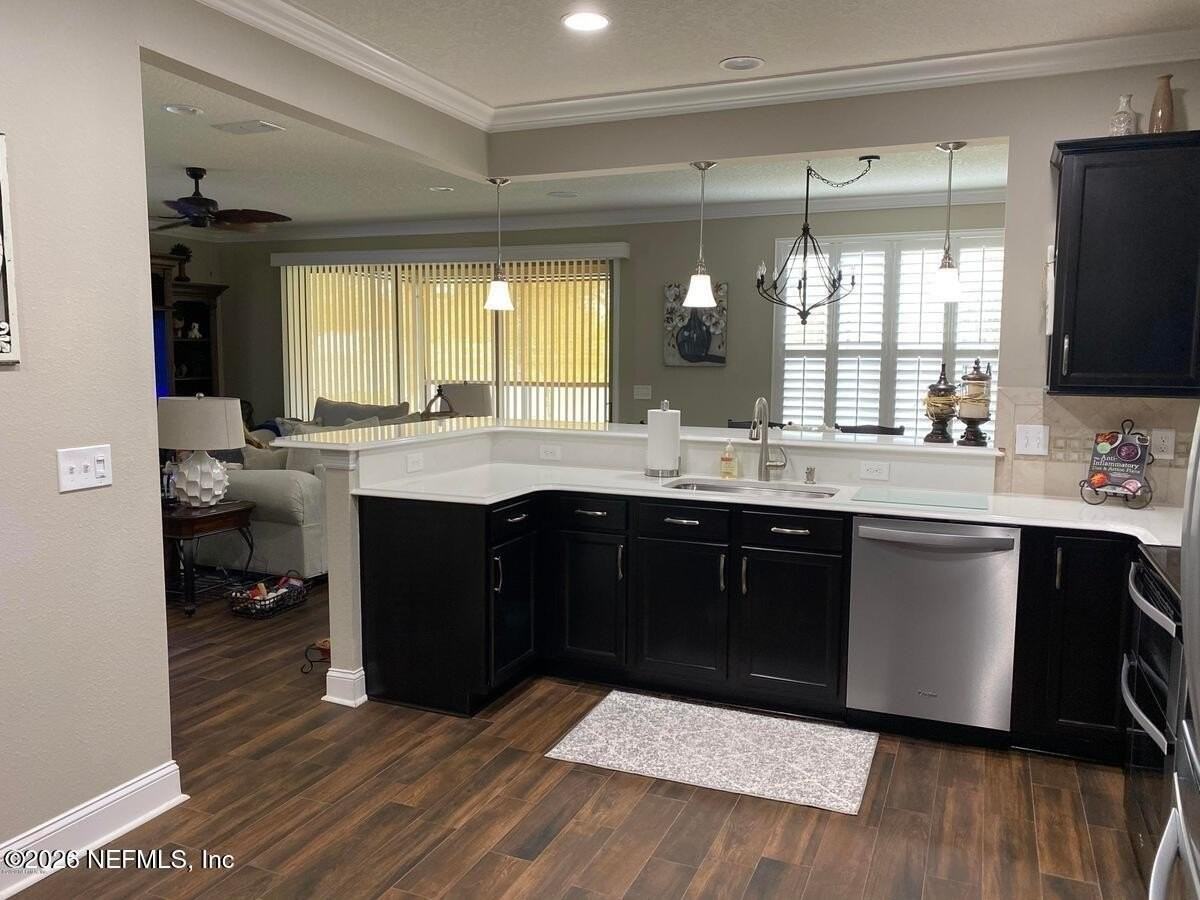 7030 Butterfield Ct - Photo 7 of 29