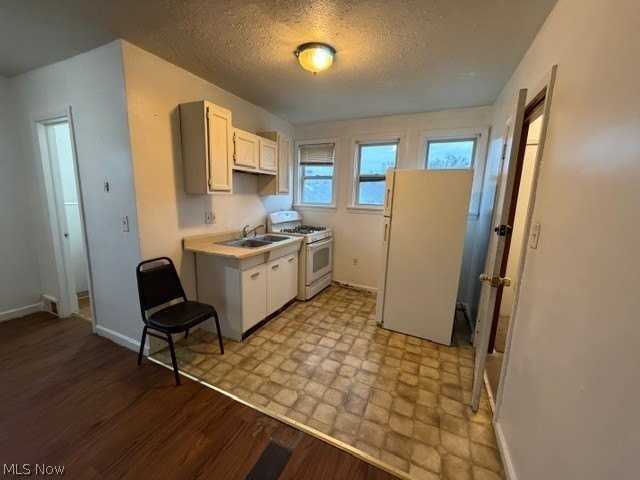 4885 Turney Rd - Photo 5 of 5