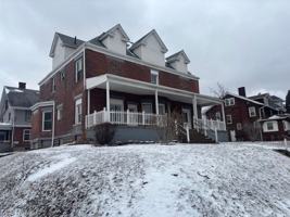 featured image of 1103 Walnut Ave Ne Apt 1 #Apt 1