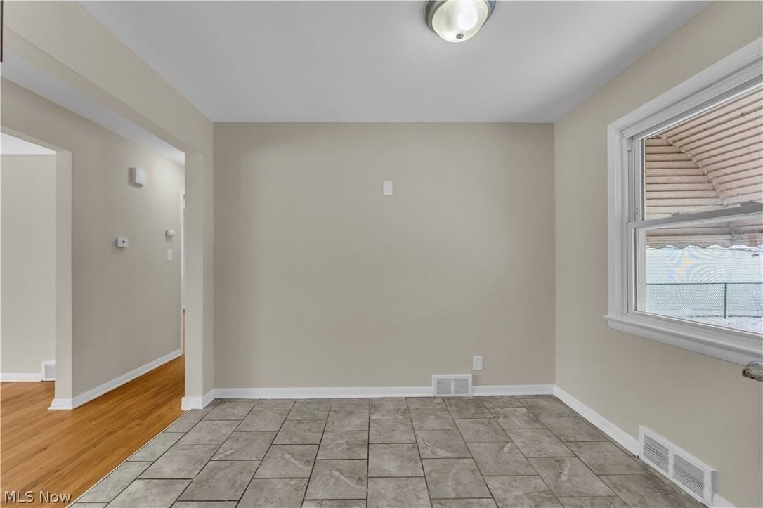 23760 Puritan Rd - Photo 4 of 27