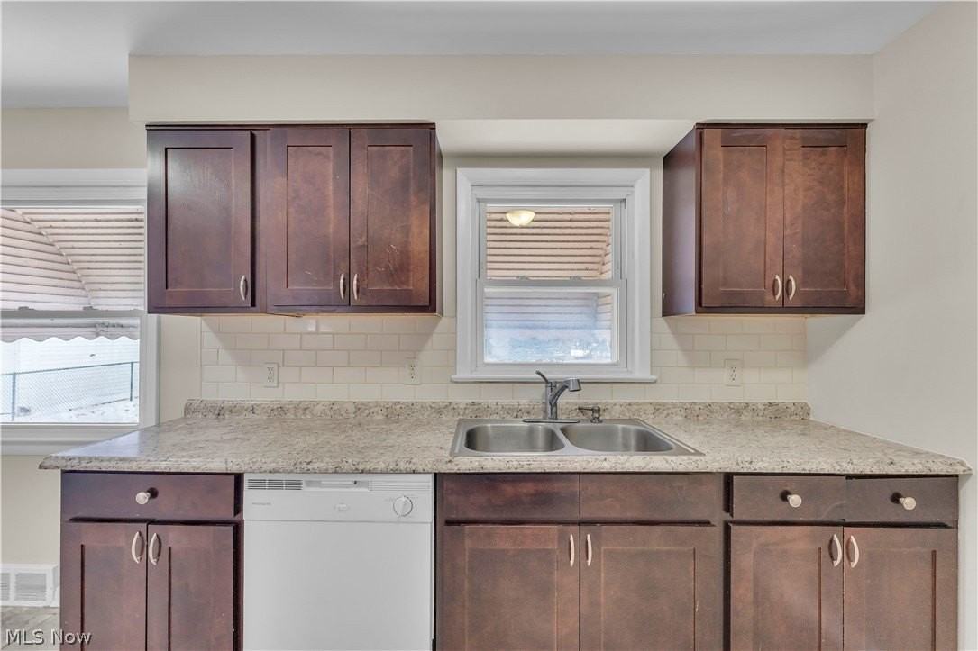 23760 Puritan Rd - Photo 7 of 27