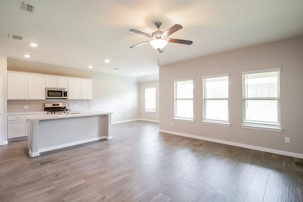 922 Evergreen St - Photo 3 of 16