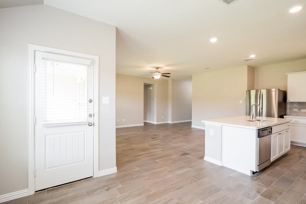 922 Evergreen St - Photo 5 of 16