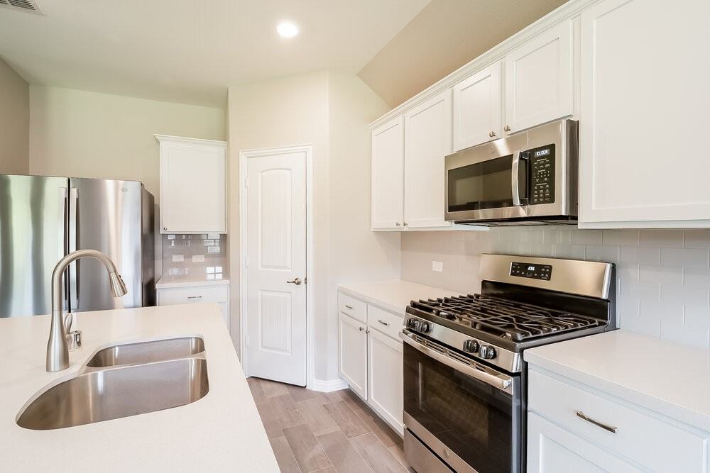 922 Evergreen St - Photo 6 of 16