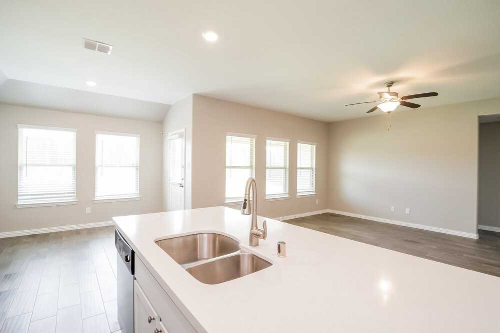 922 Evergreen St - Photo 7 of 16