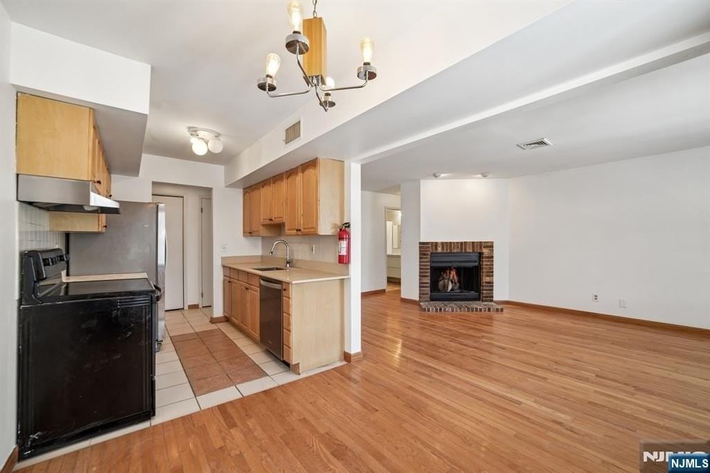 1491 John St - Photo 7 of 23