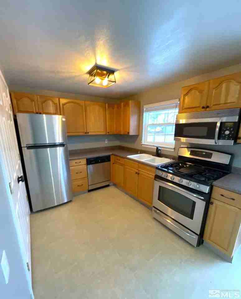 405 Kess Way - Photo 3 of 14