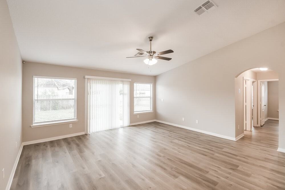 10161 Meadow Pointe Dr - Photo 4 of 19