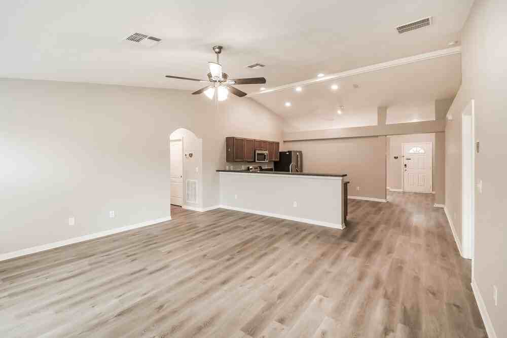 10161 Meadow Pointe Dr - Photo 5 of 19