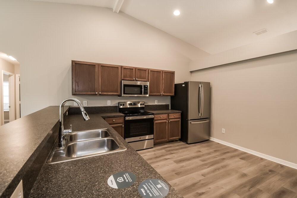 10161 Meadow Pointe Dr - Photo 7 of 19