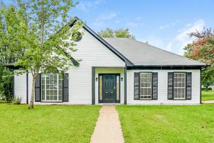 215 Dolphin Ct - Photo 1 of 1