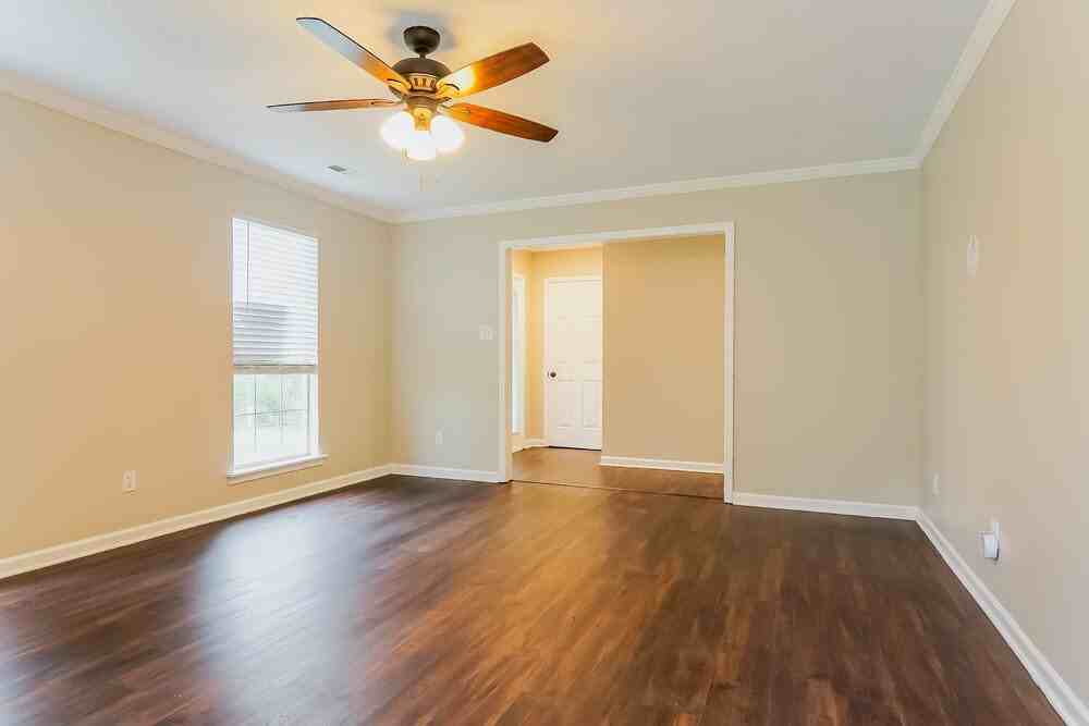 215 Dolphin Ct - Photo 3 of 19