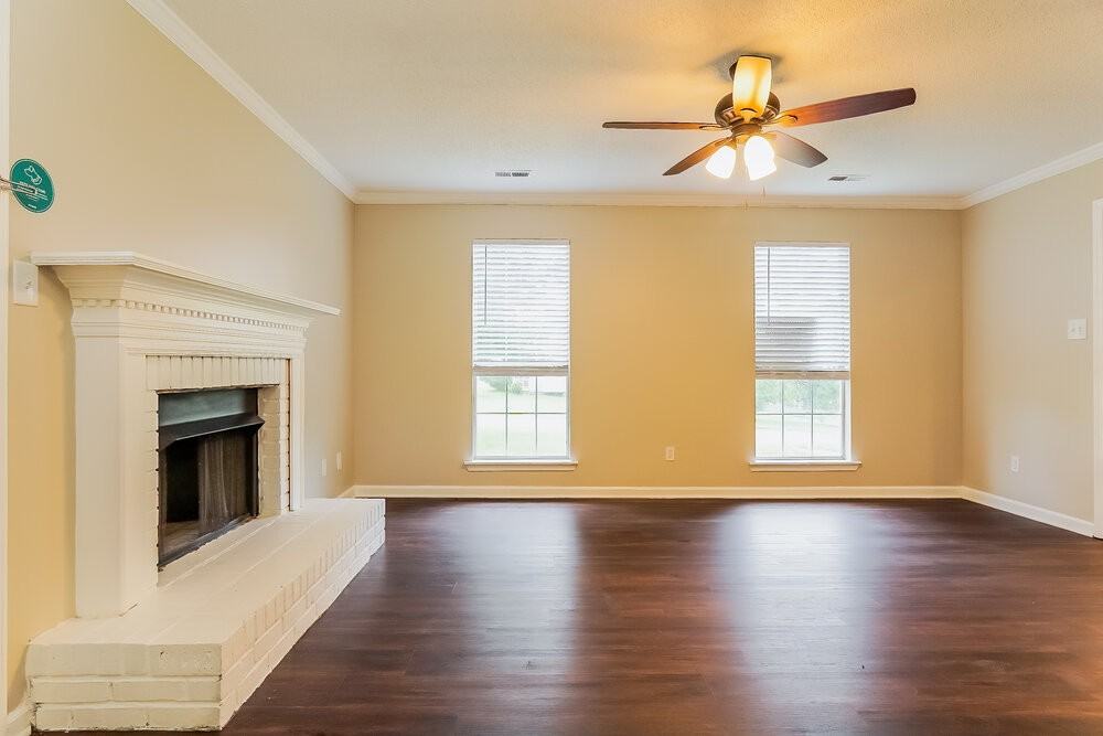 215 Dolphin Ct - Photo 5 of 19