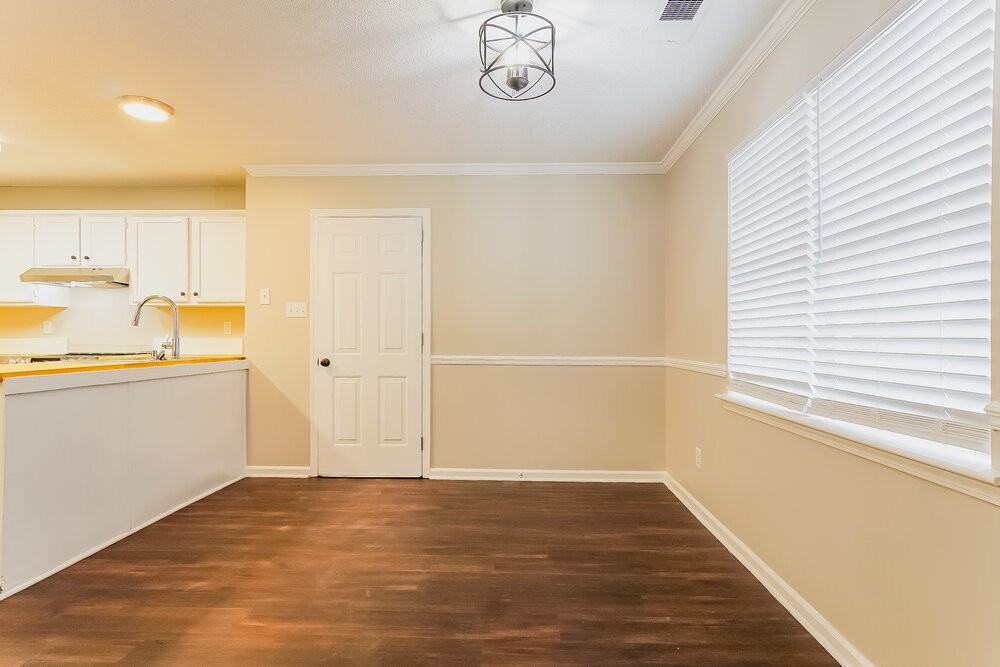 215 Dolphin Ct - Photo 7 of 19