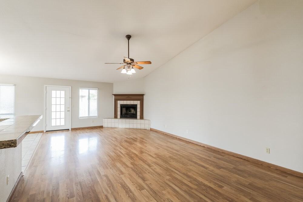 8915 N Veridian Dr - Photo 3 of 16