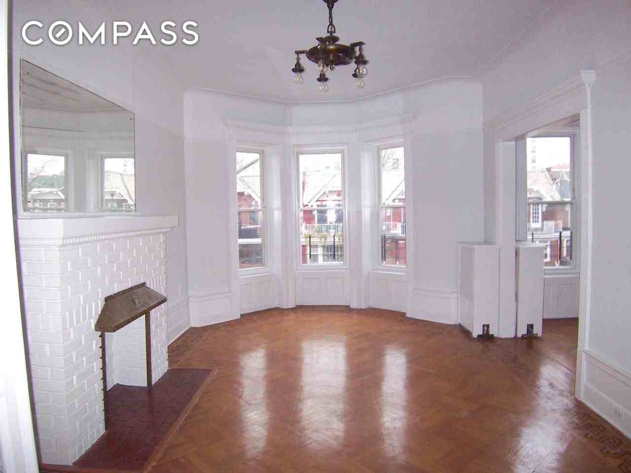 1086 Carroll St #2 - Photo 2 of 13