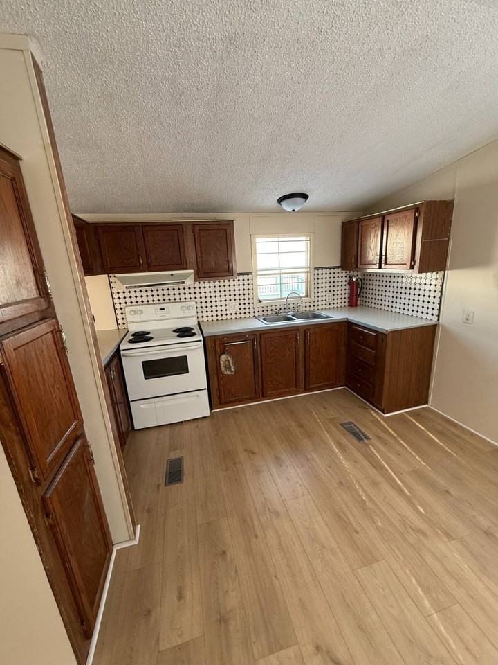 1800 E Jordan Rd #23 - Photo 4 of 9