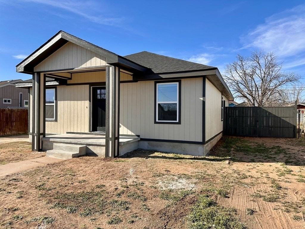 1012 W 26th St - Photo 3 of 34