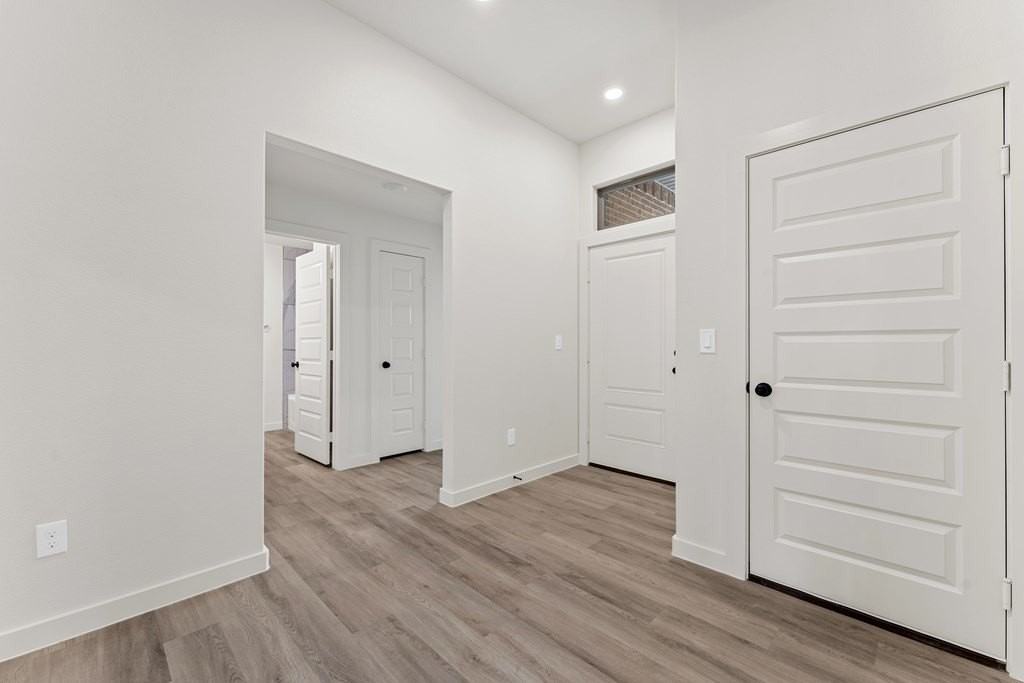 2033 Gulf Prairie Lane - Photo 3 of 24