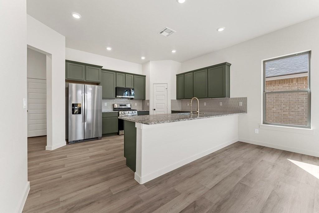 2033 Gulf Prairie Lane - Photo 6 of 24