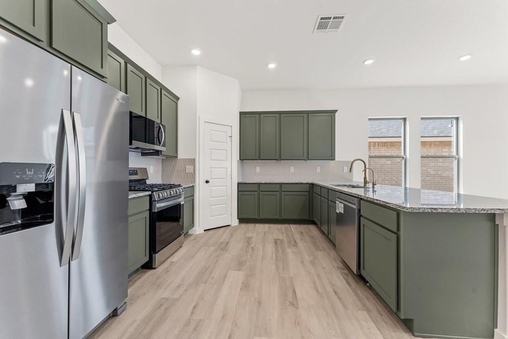 2033 Gulf Prairie Lane - Photo 7 of 24