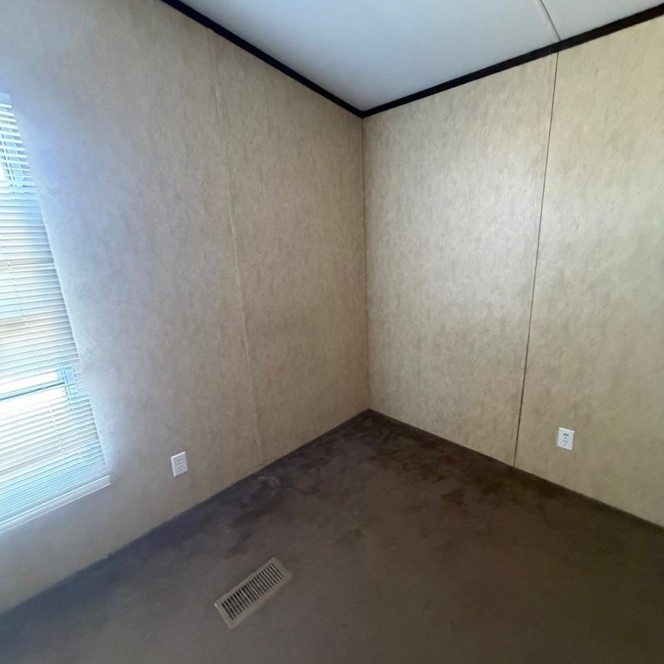 815 W 40th St - Photo 2 of 11