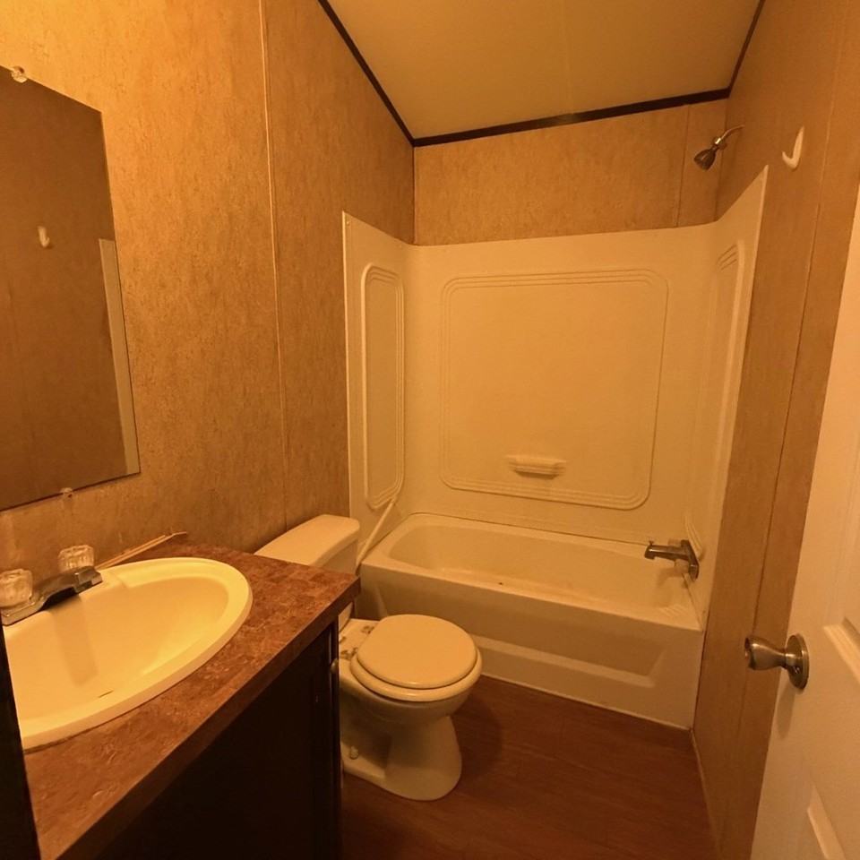 815 W 40th St - Photo 3 of 11