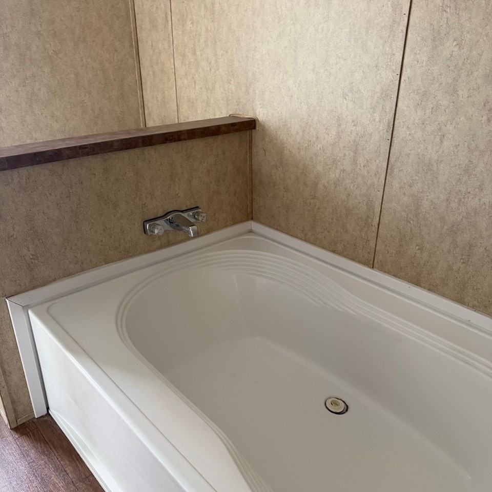 815 W 40th St - Photo 6 of 11