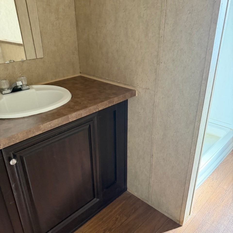 815 W 40th St - Photo 7 of 11