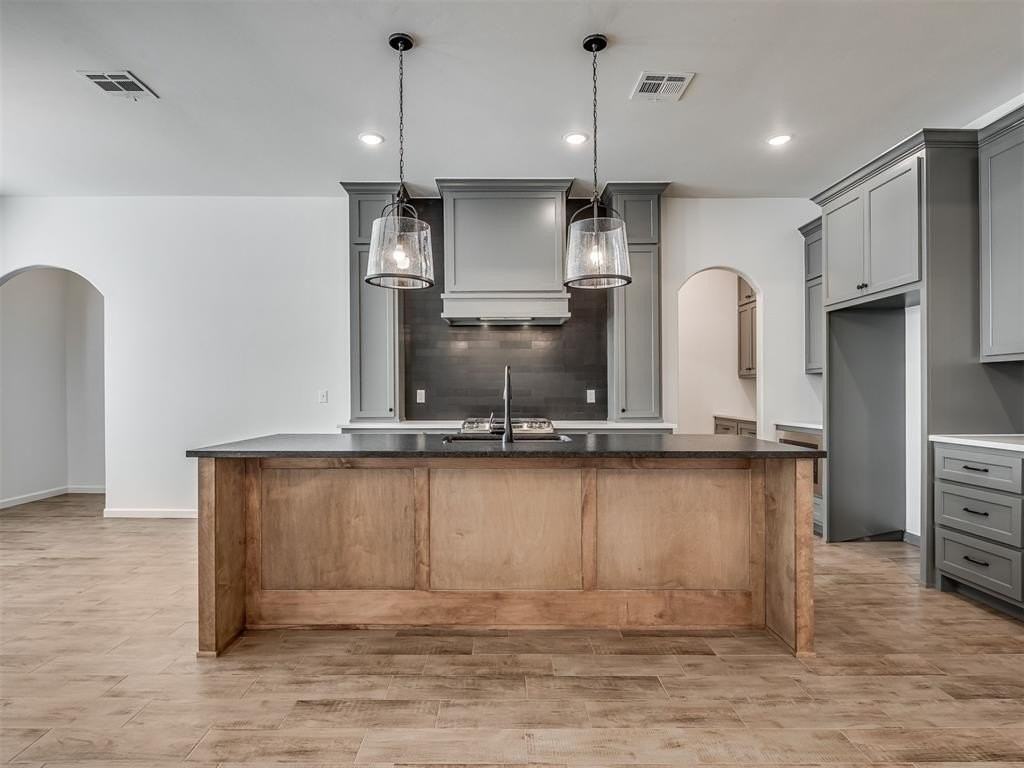 8322 Robin Way - Photo 6 of 37