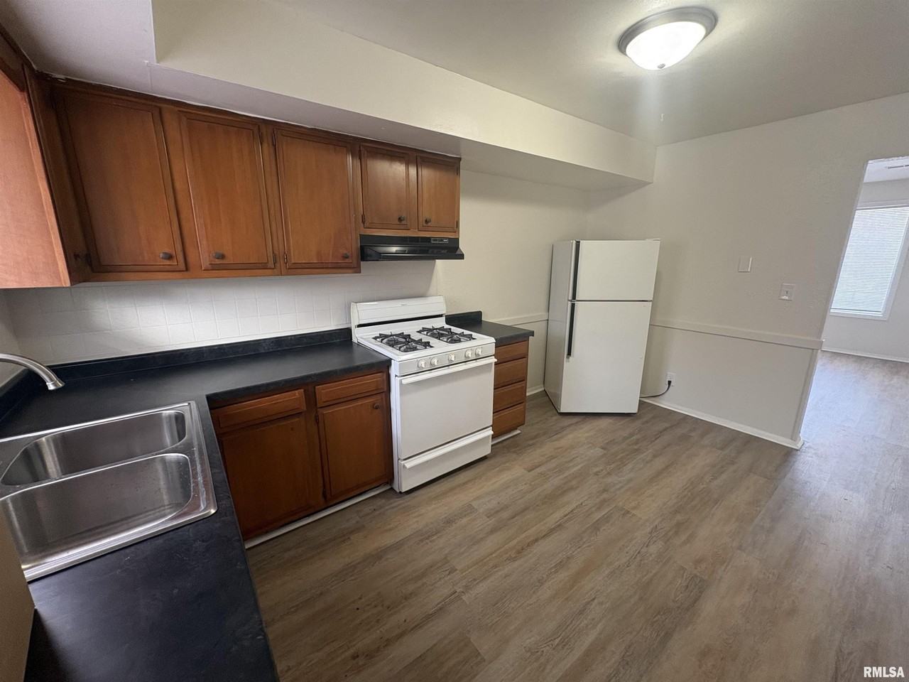 1523 N Pierson Ave Apt E - Photo 5 of 10