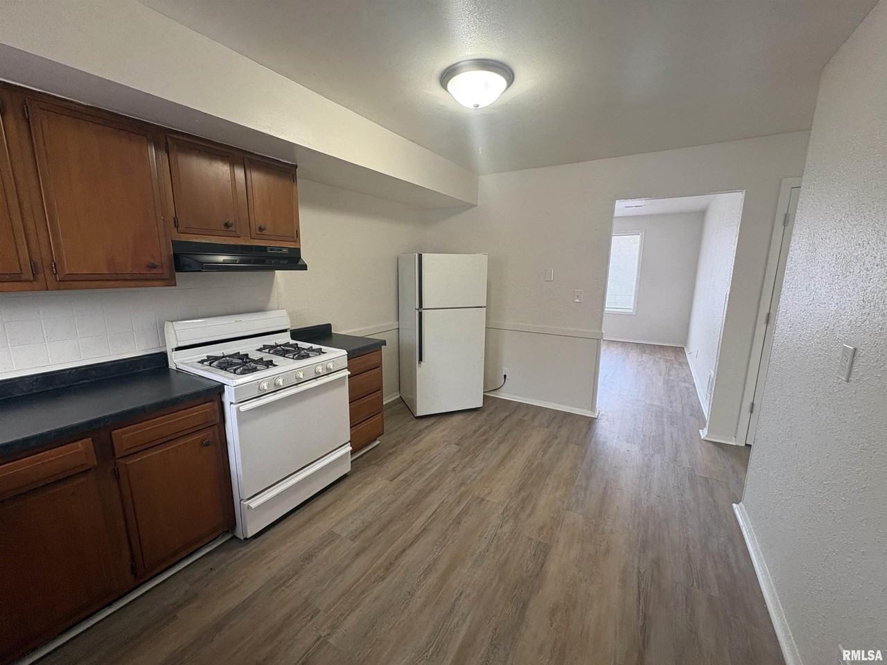 1523 N Pierson Ave Apt E - Photo 6 of 10