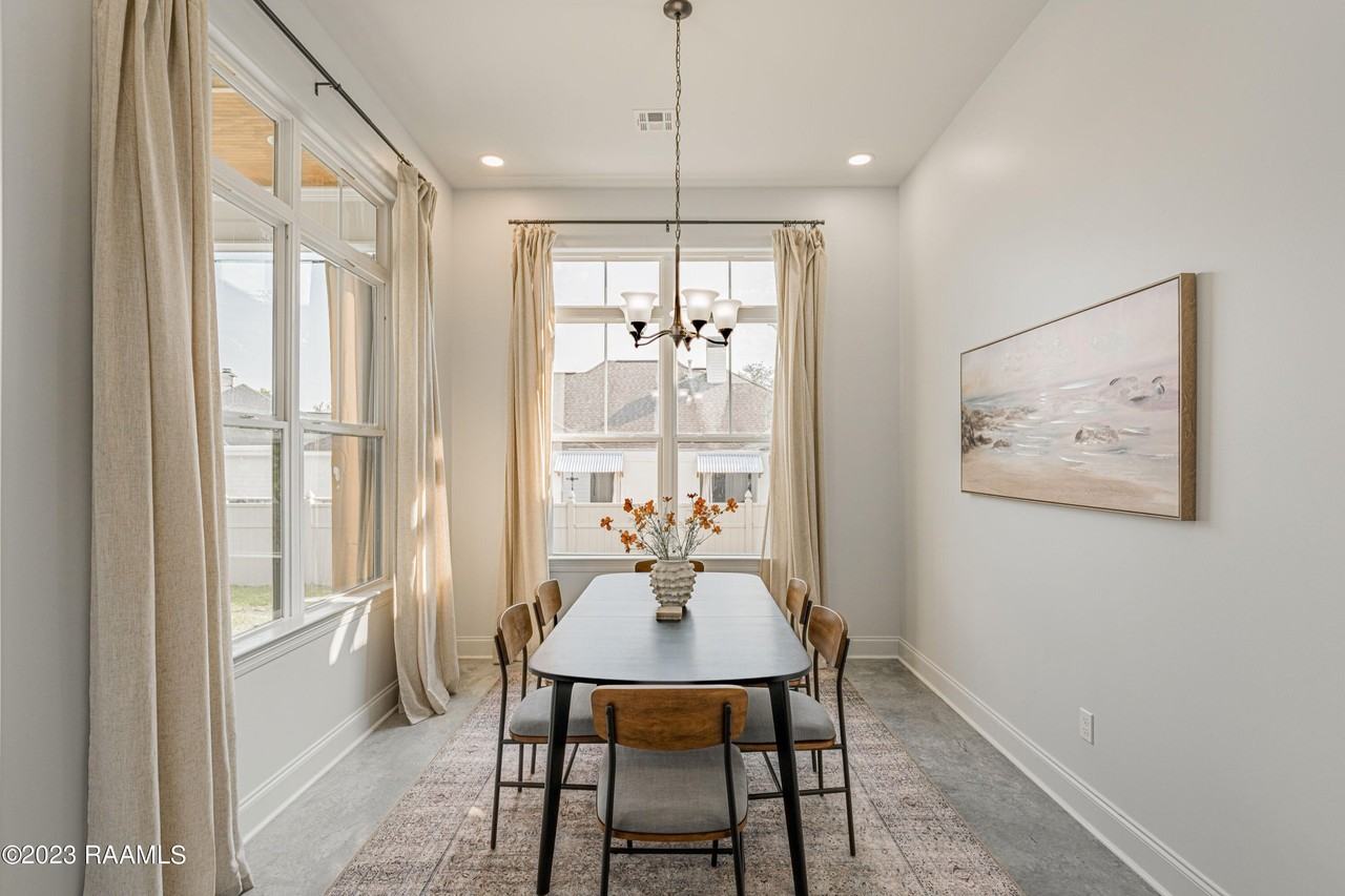 404 E Martial Ave - Photo 4 of 38