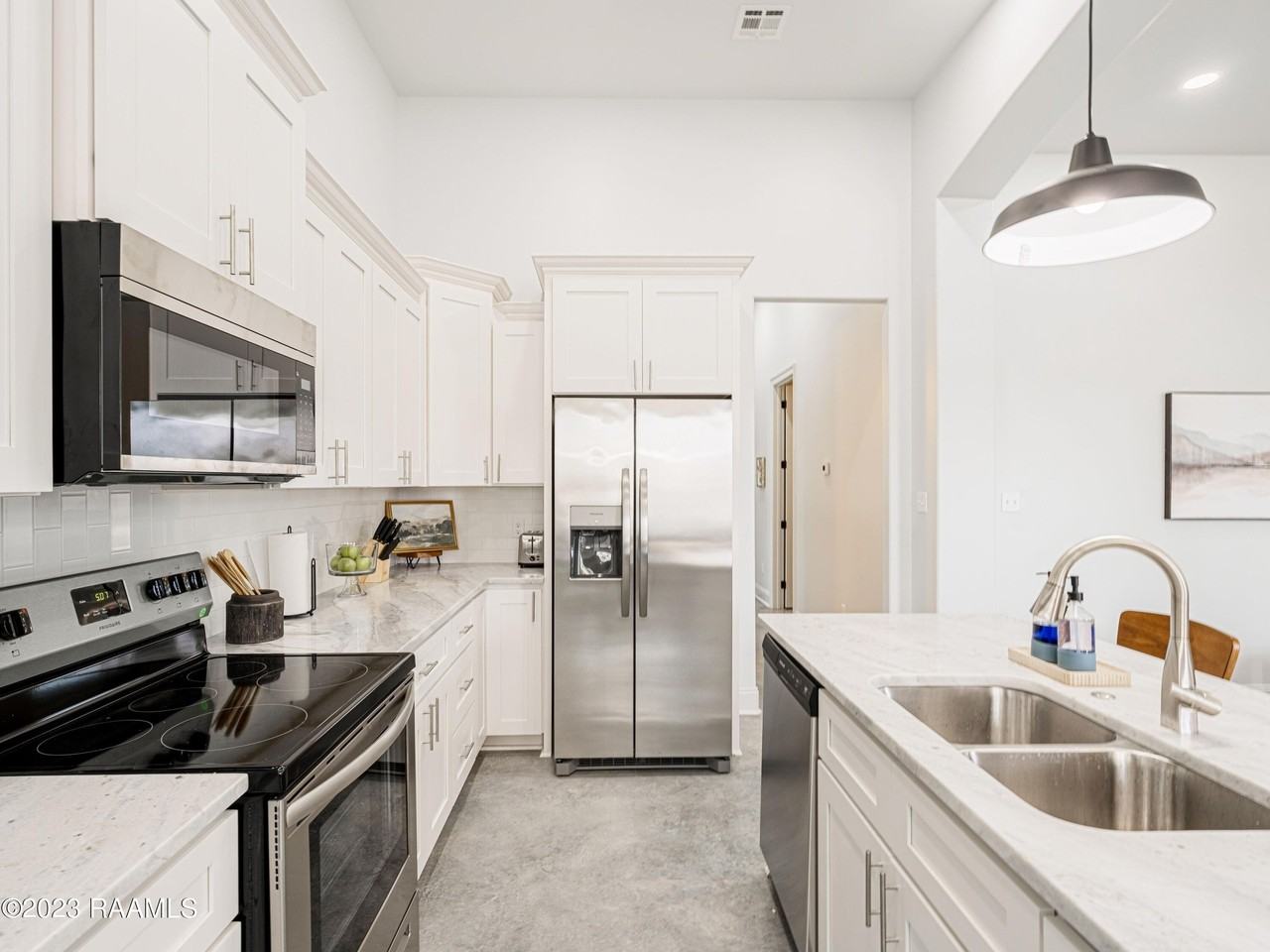 404 E Martial Ave - Photo 6 of 38