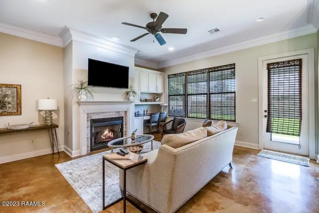 402 E Martial Ave - Photo 3 of 17