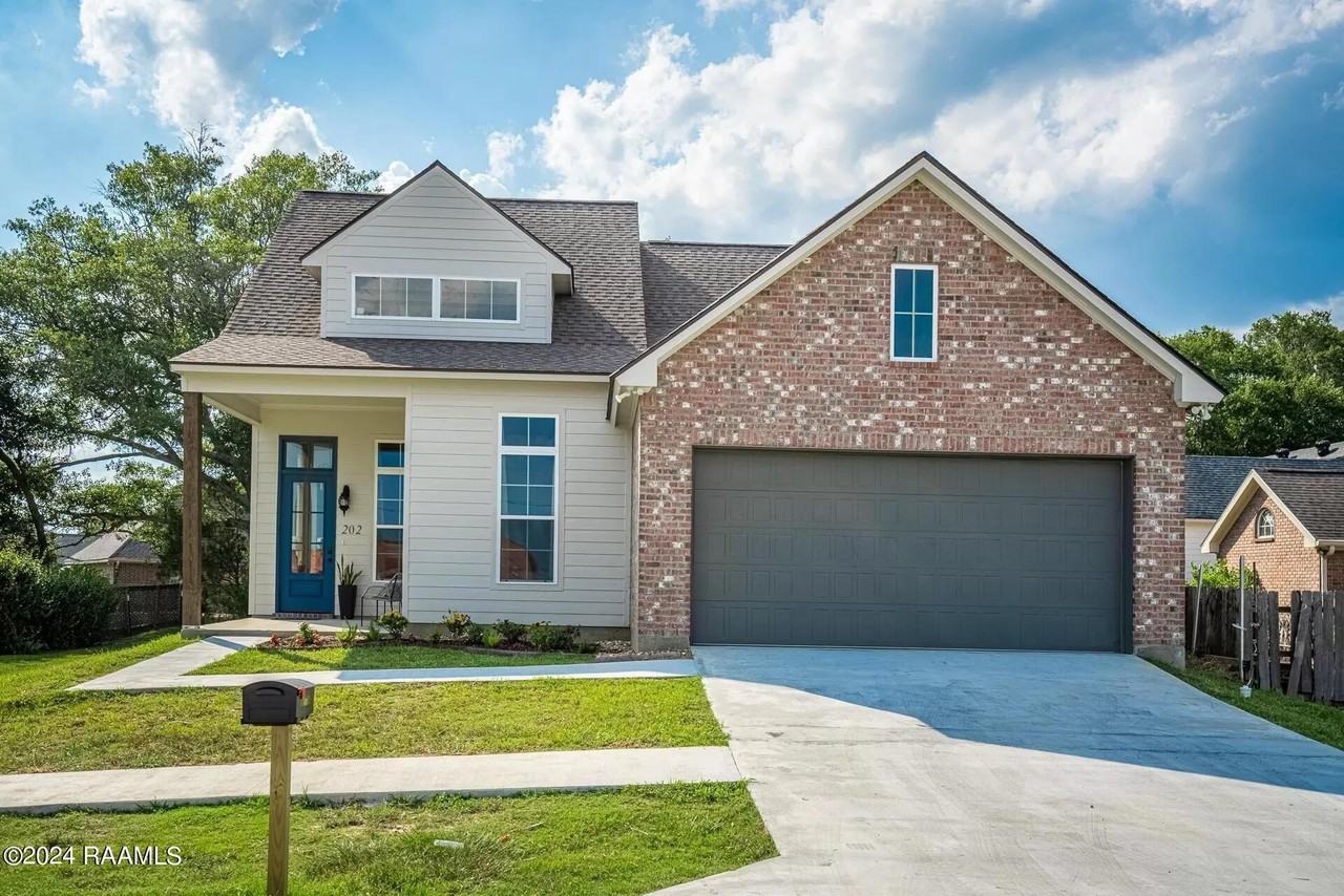 202 Student Ln - Photo 2 of 31