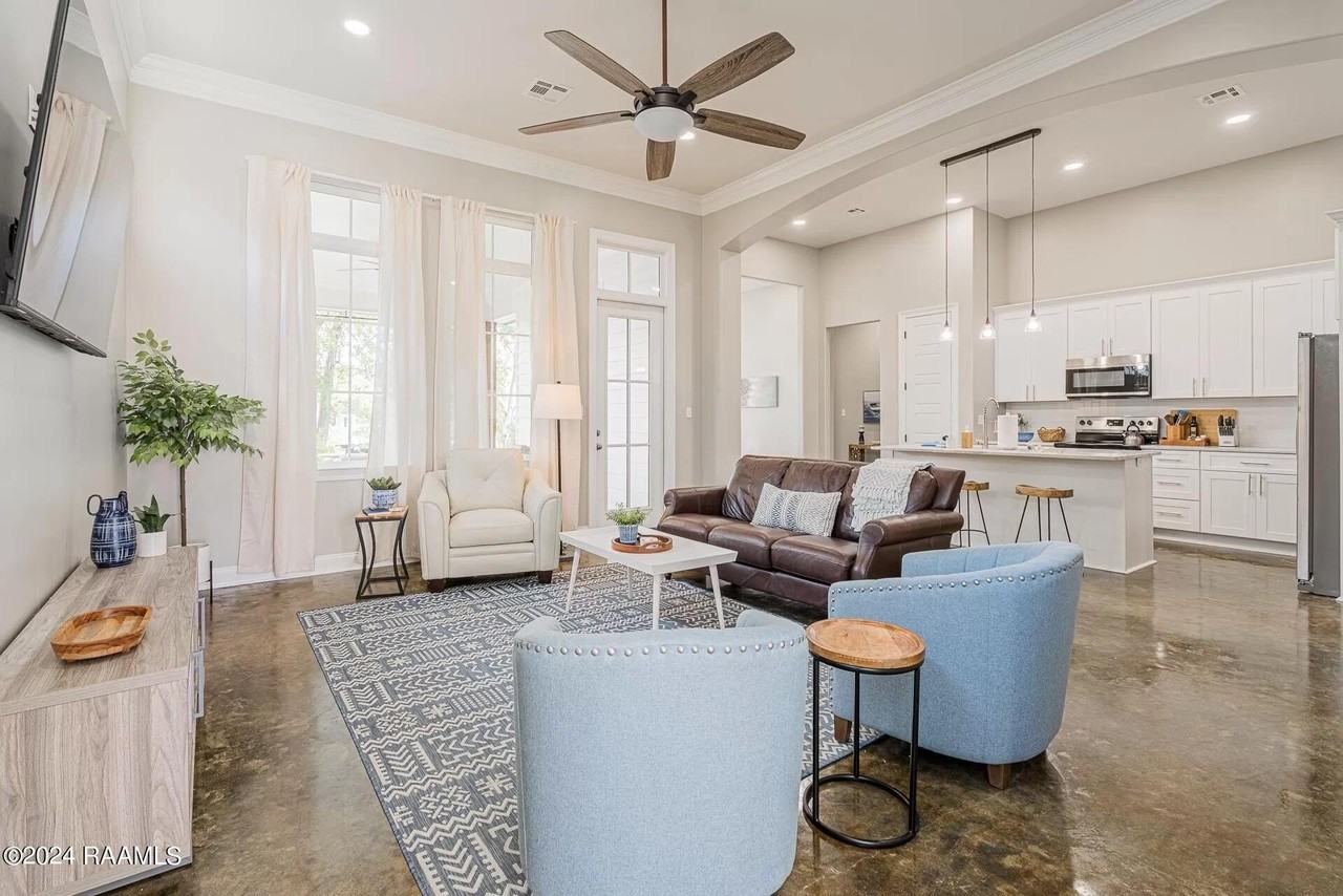 202 Student Ln - Photo 4 of 31