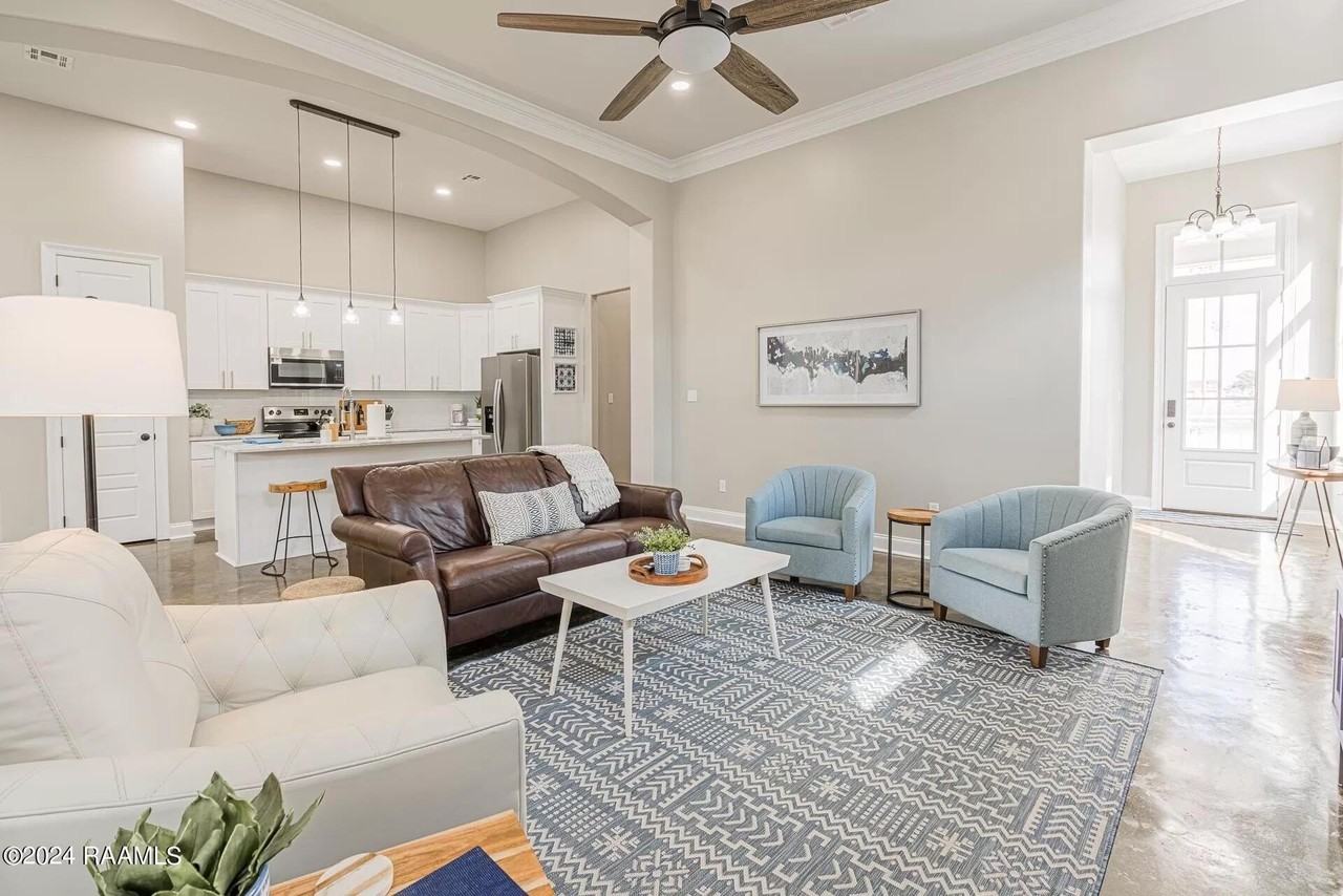 202 Student Ln - Photo 5 of 31