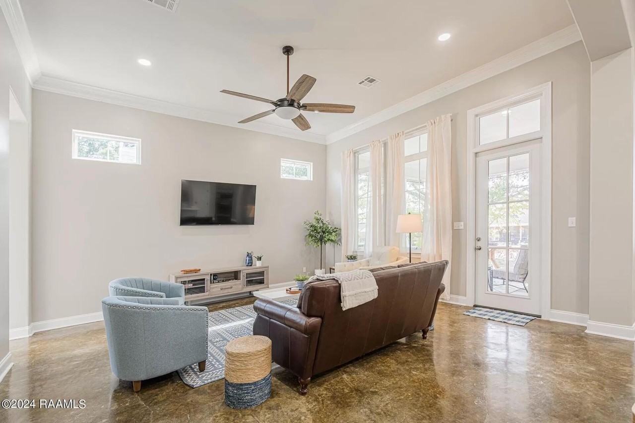 202 Student Ln - Photo 6 of 31