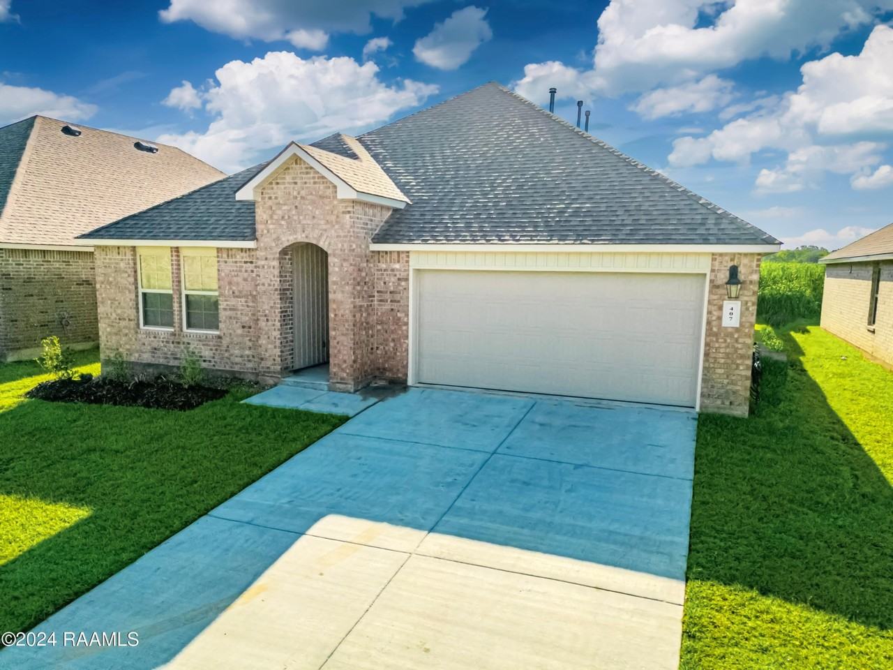 407 Broussard Hill Dr - Photo 2 of 34