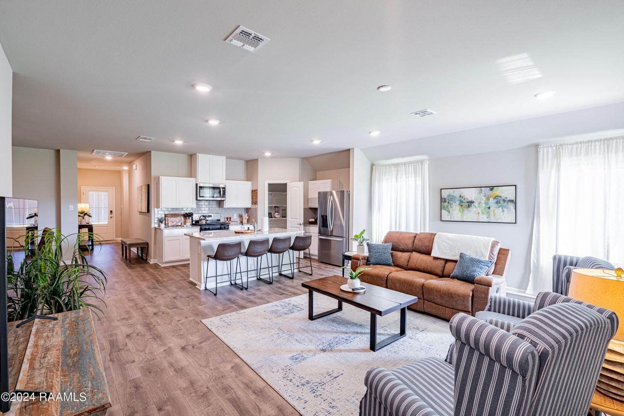 407 Broussard Hill Dr - Photo 4 of 34