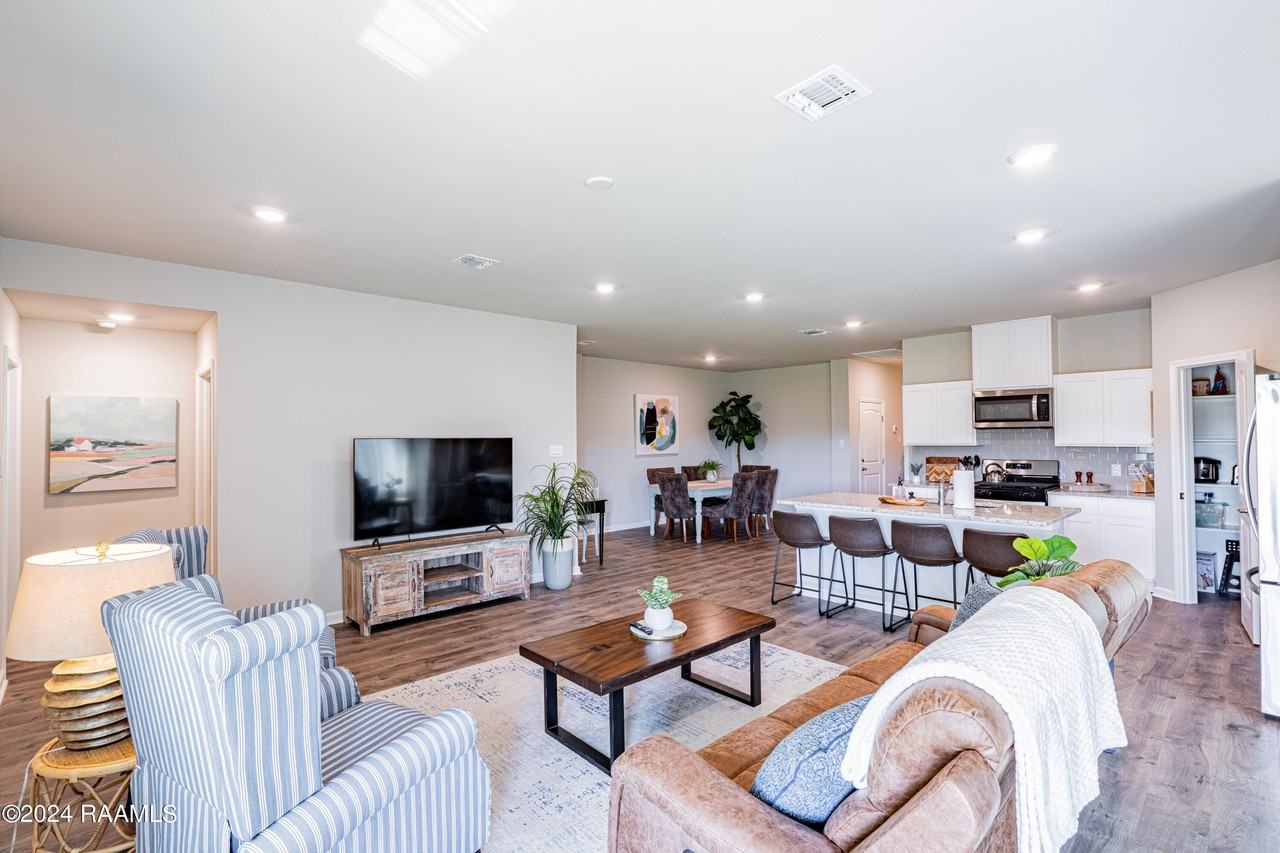 407 Broussard Hill Dr - Photo 5 of 34