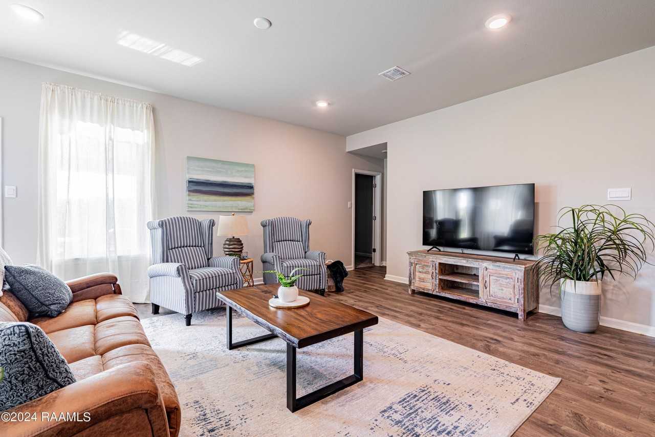 407 Broussard Hill Dr - Photo 6 of 34