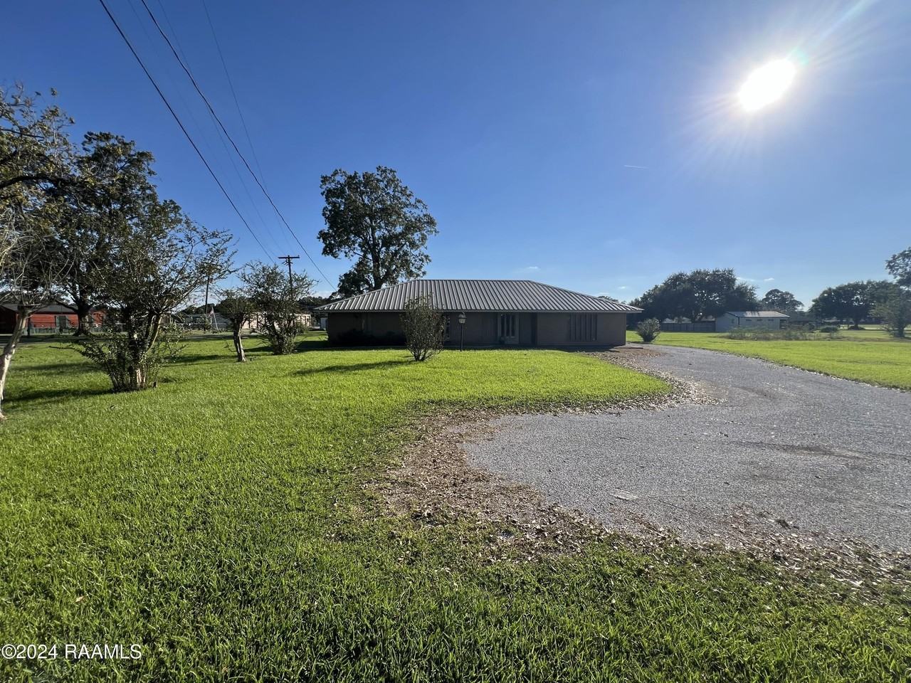 616 E Broussard Rd - Photo 5 of 28