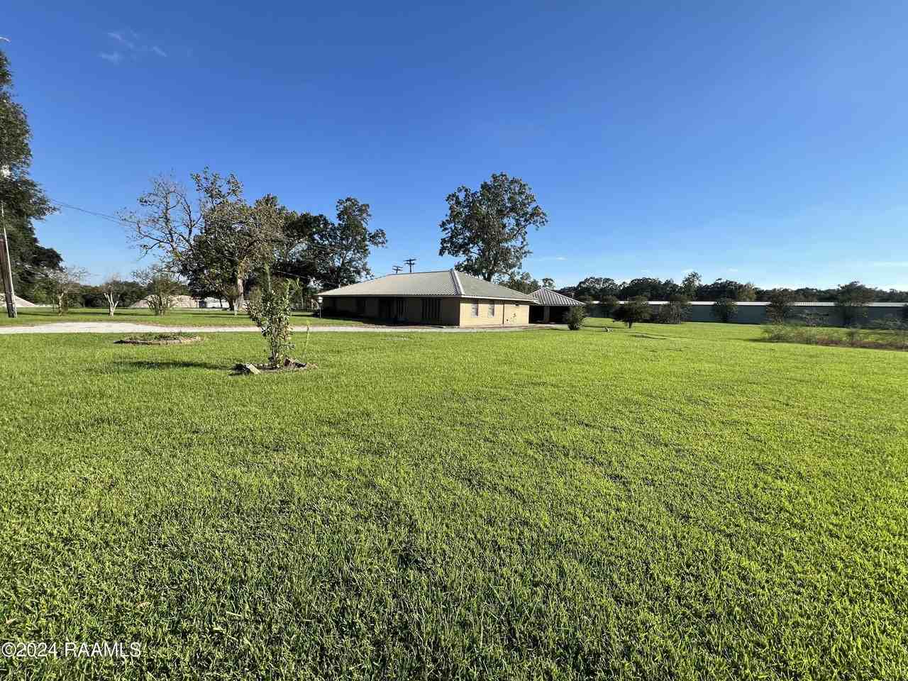 616 E Broussard Rd - Photo 6 of 28