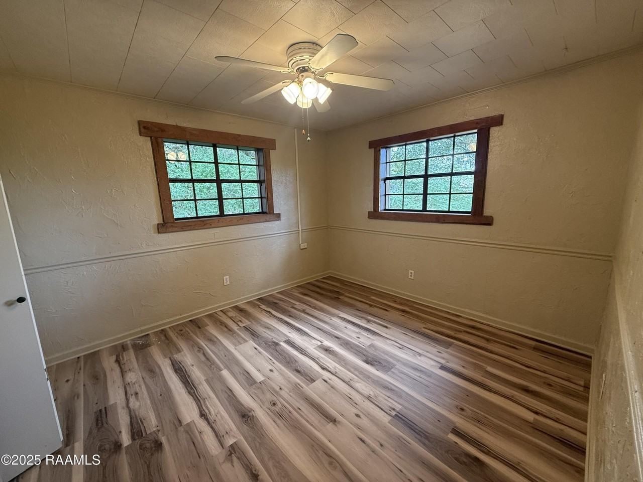 417 E Broussard Rd - Photo 5 of 10