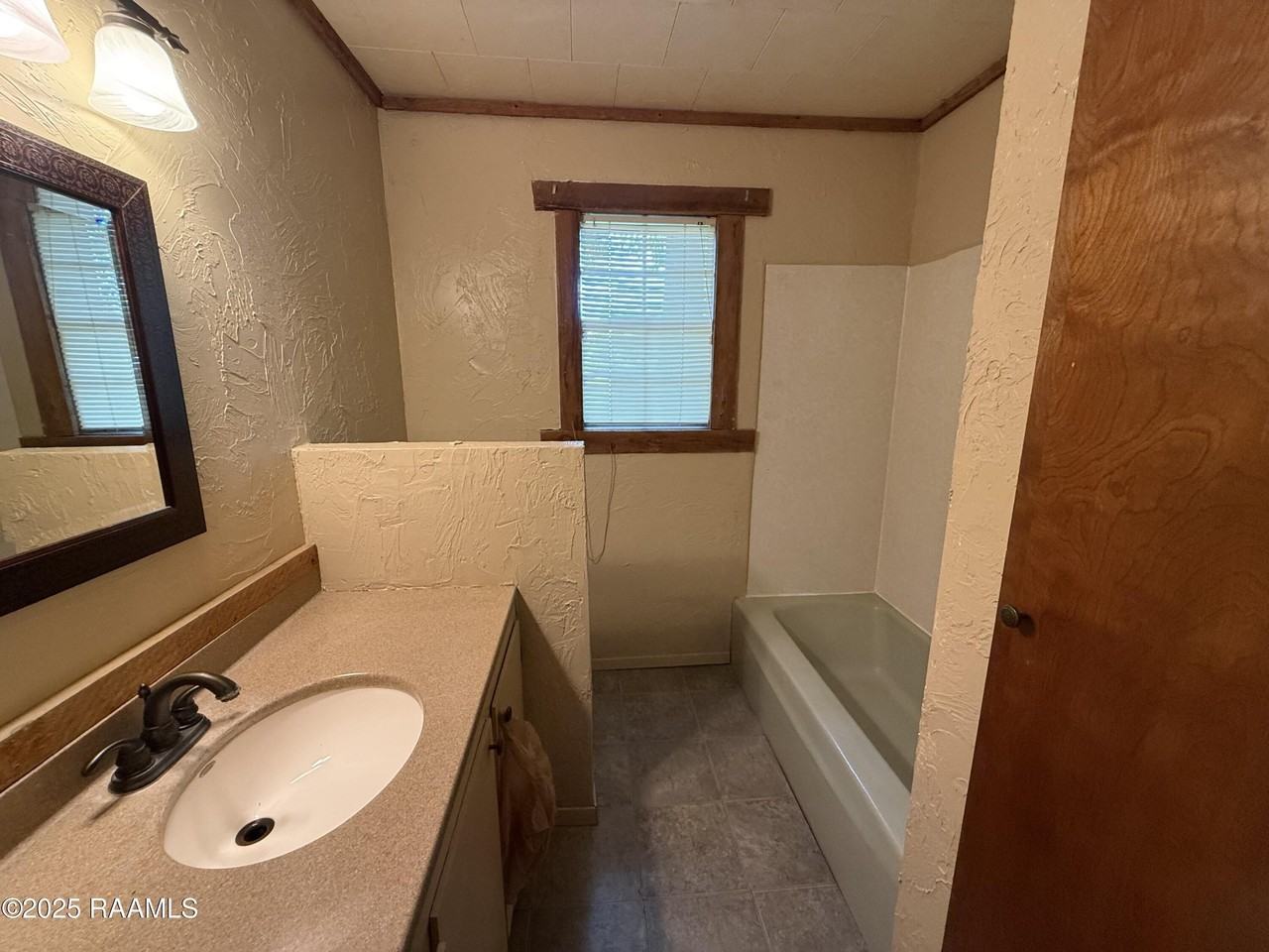 417 E Broussard Rd - Photo 6 of 10