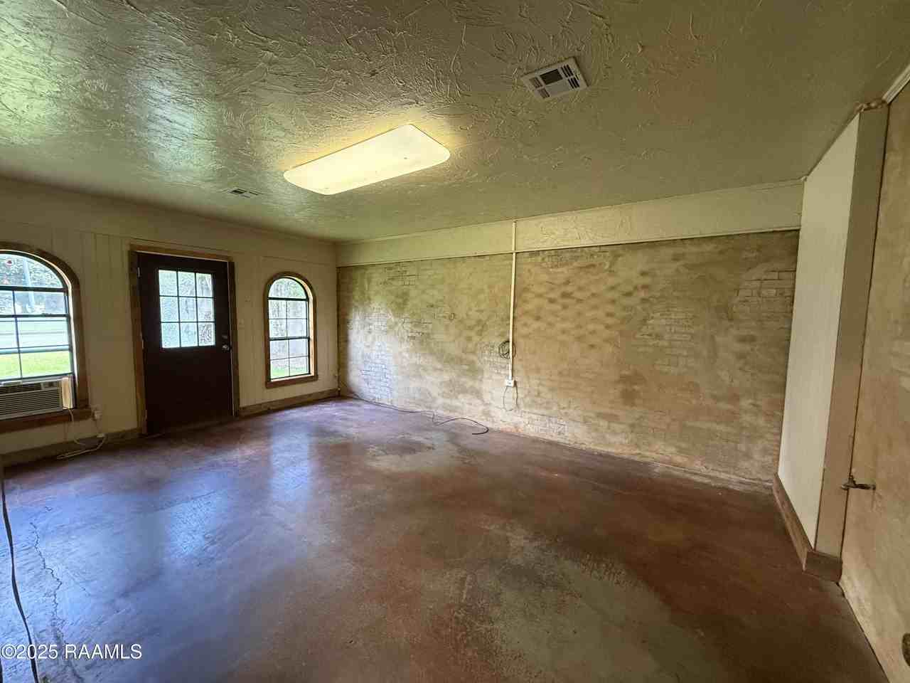 417 E Broussard Rd - Photo 7 of 10